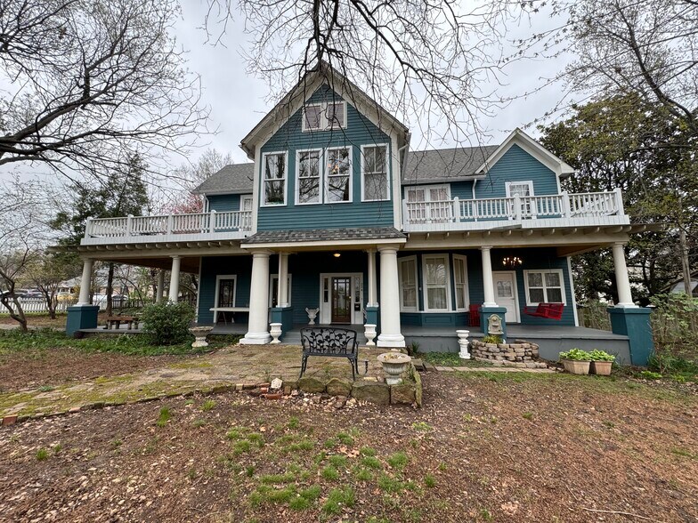 More Photos Of 224 W Chickasaw St, Tahlequah Hospitality For Sale