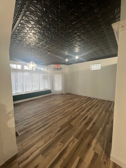 More Photos Of 1900 McCausland Ave, Saint Louis Storefront Retail Office For Lease