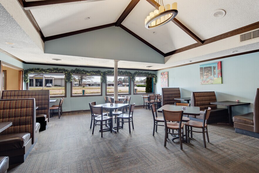 More Photos Of 1226 Main St, Southaven Restaurant For Sale