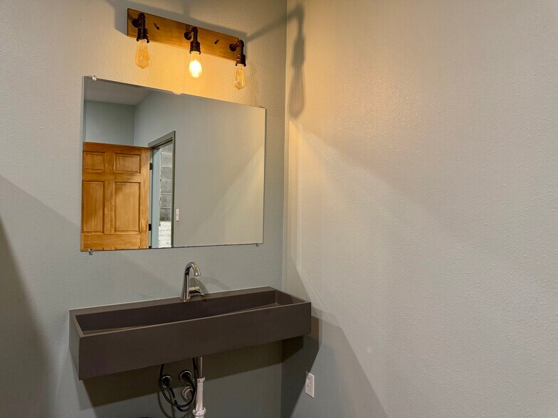 More Photos Of 615 Saint Nicholas Ave, Brewton Warehouse For Sale