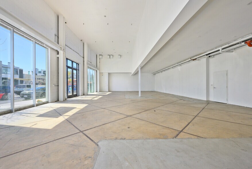 More Photos Of 8451 Melrose Ave, West Hollywood Storefront For Lease