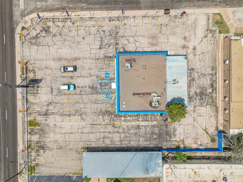 More Photos Of 2201 E 8th St, Odessa Office For Lease