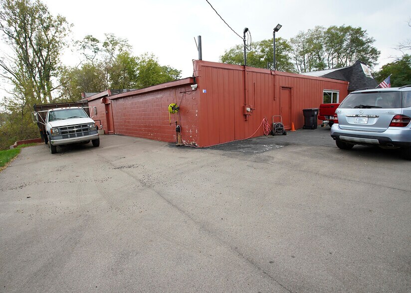 More Photos Of 9947 Brooklyn Rd, Brooklyn Freestanding For Sale