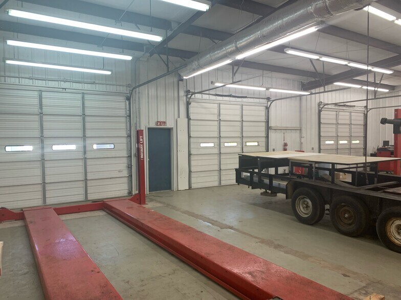 More Photos Of 123 E Plymouth Rd, Columbus Industrial For Lease