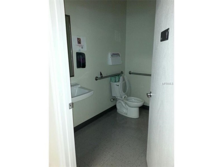 More Photos Of 437-481 W Ardice Ave, Eustis Office For Lease