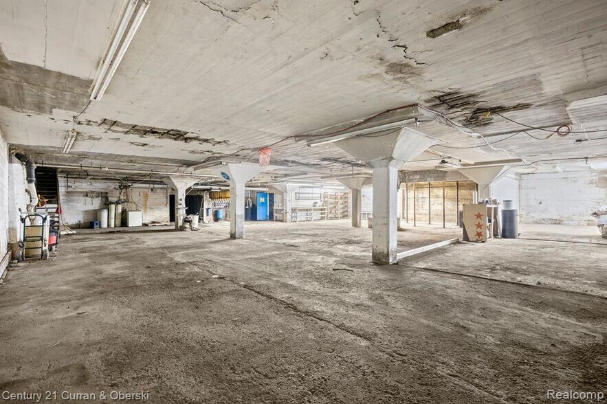 More Photos Of 801 W Main St, Owosso Office For Sale
