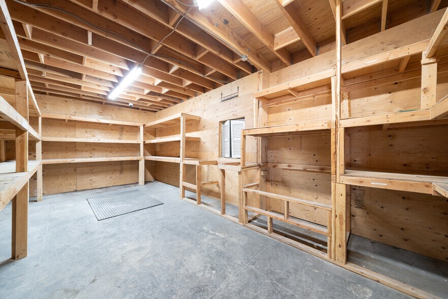 More Photos Of 11 Western Ave, Jersey City Warehouse For Lease