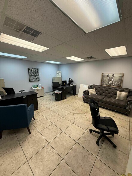 More Photos Of 135 S Town Blvd, Hollister Storefront For Sale