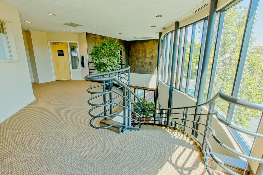 More Photos Of 141 NW Greenwood Ave, Bend Loft Creative Space For Lease