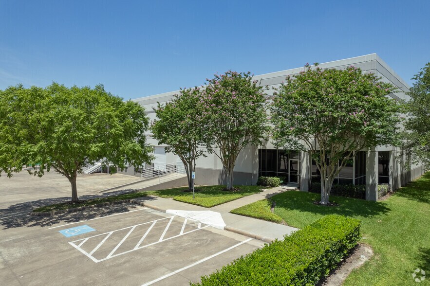 Primary Photo Of 10810 W Little York Rd, Houston Warehouse For Lease