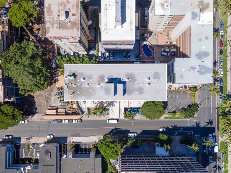 More Photos Of 444 Kanekapolei St, Honolulu Hotel For Lease