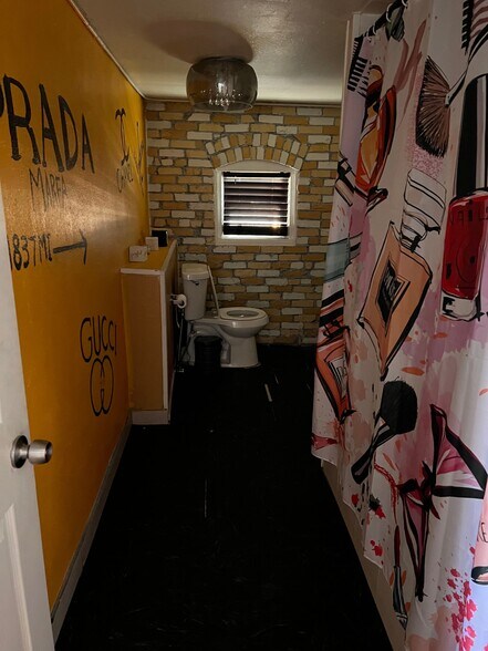More Photos Of 4314-4316 Elm St, Dallas Storefront For Sale