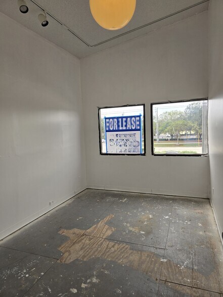 More Photos Of 5800-5820 N University Dr, Fort Lauderdale Storefront Retail Office For Lease