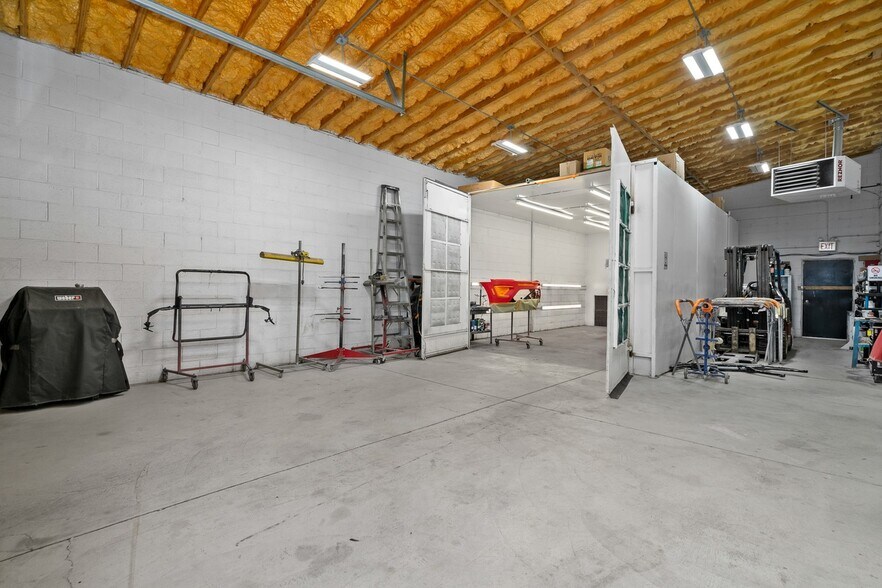 More Photos Of 5512 W 79th St, Burbank Storefront Retail Residential For Sale