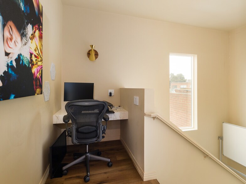 More Photos Of 124 Center St, El Segundo Office For Lease