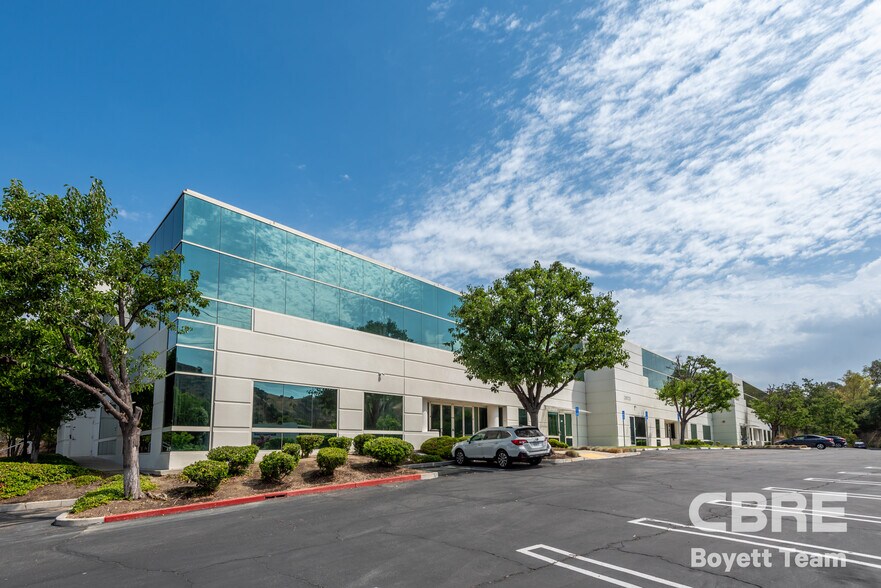 More Photos Of 26025 Mureau Rd, Calabasas Office For Sale