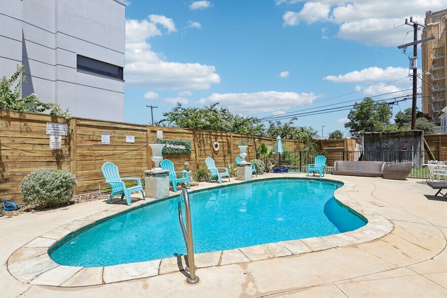 More Photos Of 421 Howard St, San Antonio Hospitality For Sale