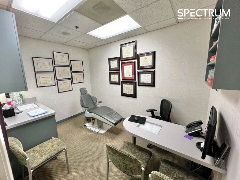 More Photos Of 23206 Lyons Ave, Santa Clarita Medical For Sale