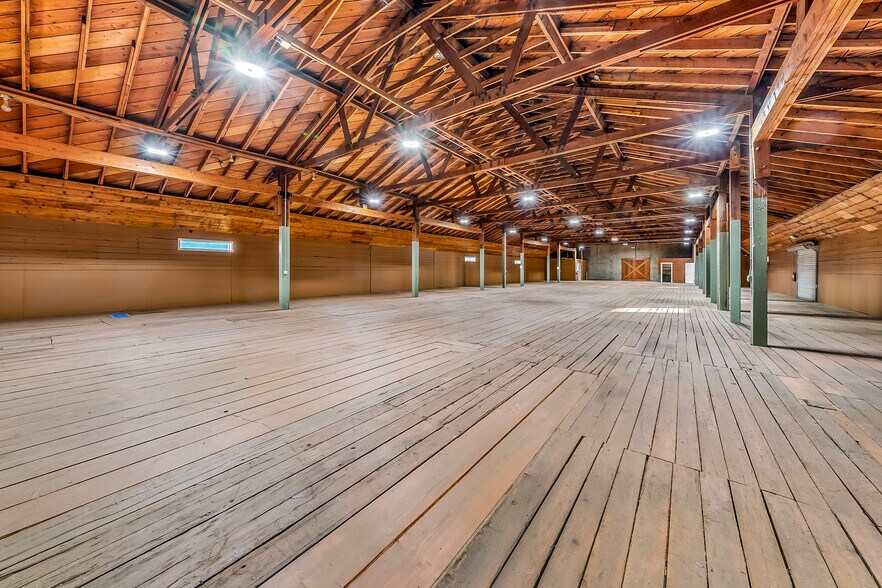 More Photos Of 8211 15th St, Medford Warehouse For Sale