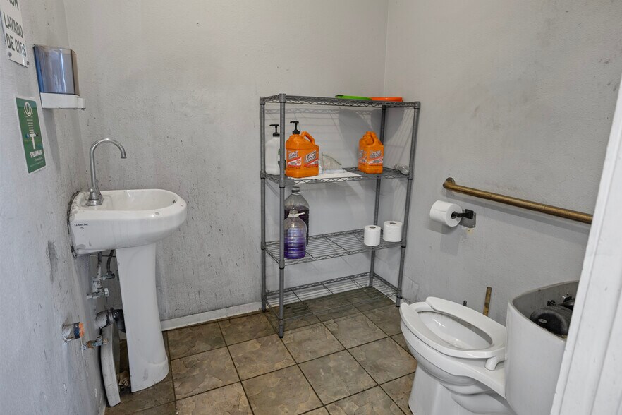 More Photos Of 3846 W Imperial Hwy, Inglewood Industrial For Sale
