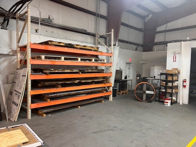 More Photos Of 4050-4060 Louis Ave, Holiday Warehouse For Lease