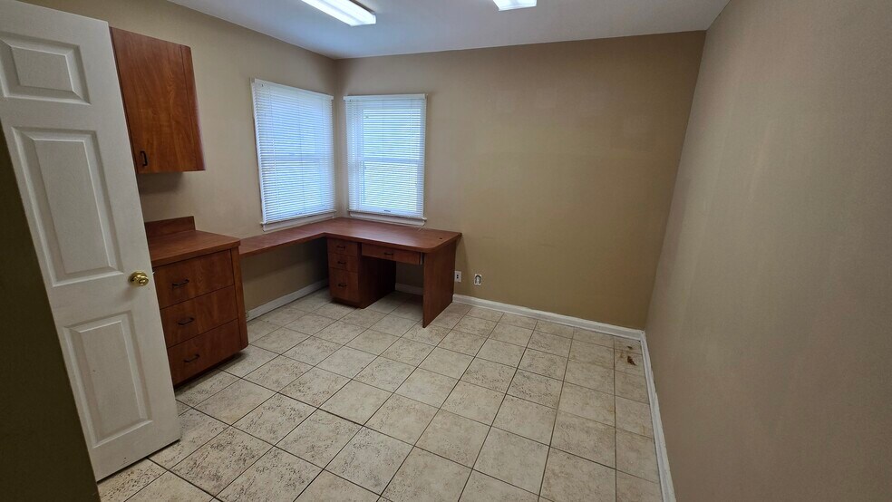 More Photos Of 724 E Park Ave, Long Beach Office For Lease