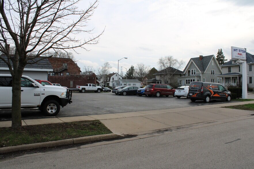 More Photos Of 523 S Main St, Fond Du Lac Auto Repair For Sale