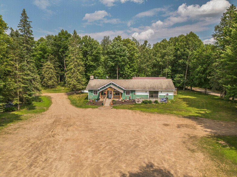 More Photos Of 216 S Shore Dr, Pickerel Restaurant For Sale