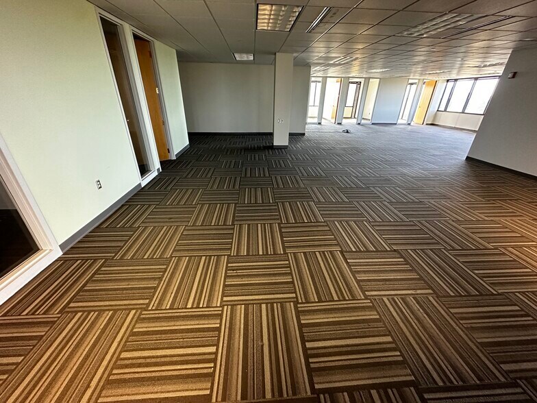 More Photos Of 750 Holiday Dr, Pittsburgh Office Residential For Lease
