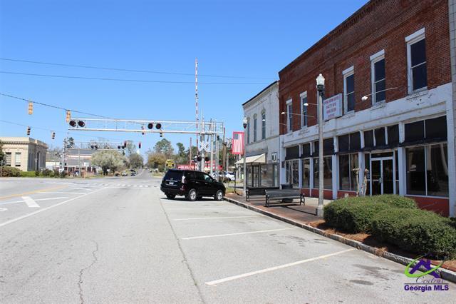 More Photos Of 108 S Dooly St, Montezuma Storefront For Sale