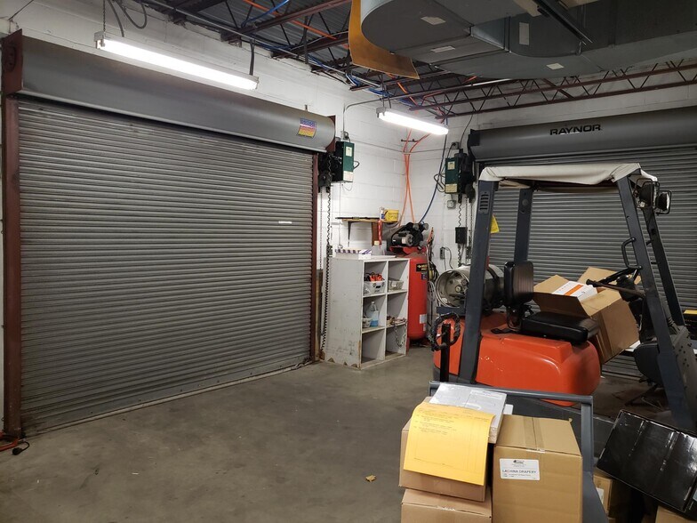 More Photos Of 2239 Banksville Rd, Pittsburgh Office For Lease