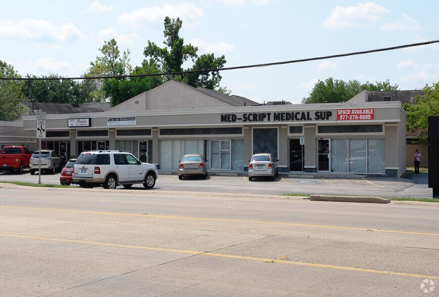 More Photos Of 3518-3528 E Broadway St, Pearland Freestanding For Lease