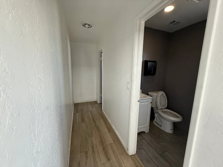 More Photos Of 3650 N 40th Ave, Phoenix Warehouse For Sale