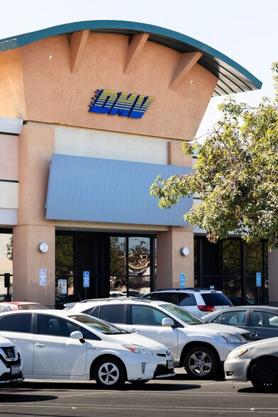 More Photos Of 3150-3170 W Lincoln Ave, Anaheim Freestanding For Lease