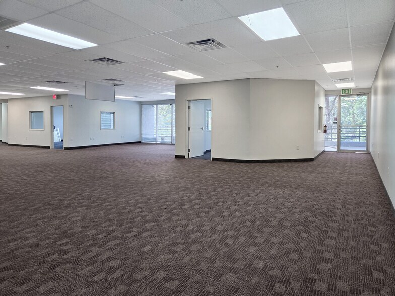 More Photos Of 1929 W Lone Cactus Dr, Phoenix Light Distribution For Sale
