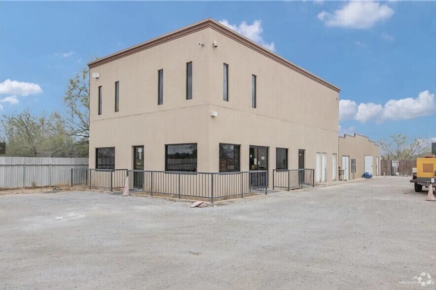 More Photos Of 5004 N La Homa Rd, Mission Flex For Sale