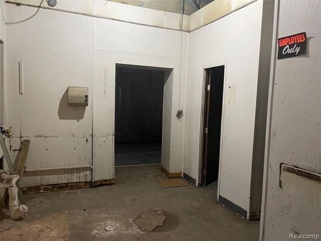 More Photos Of 301 S Oakwood, Detroit Warehouse For Sale