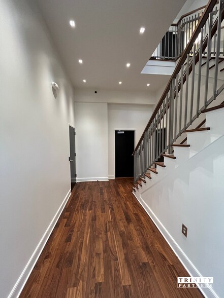 More Photos Of 2717 Devine St, Columbia Office For Lease