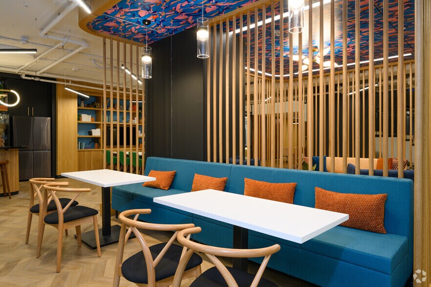 More Photos Of 2000 Pennsylvania Ave NW, Washington Office For Lease