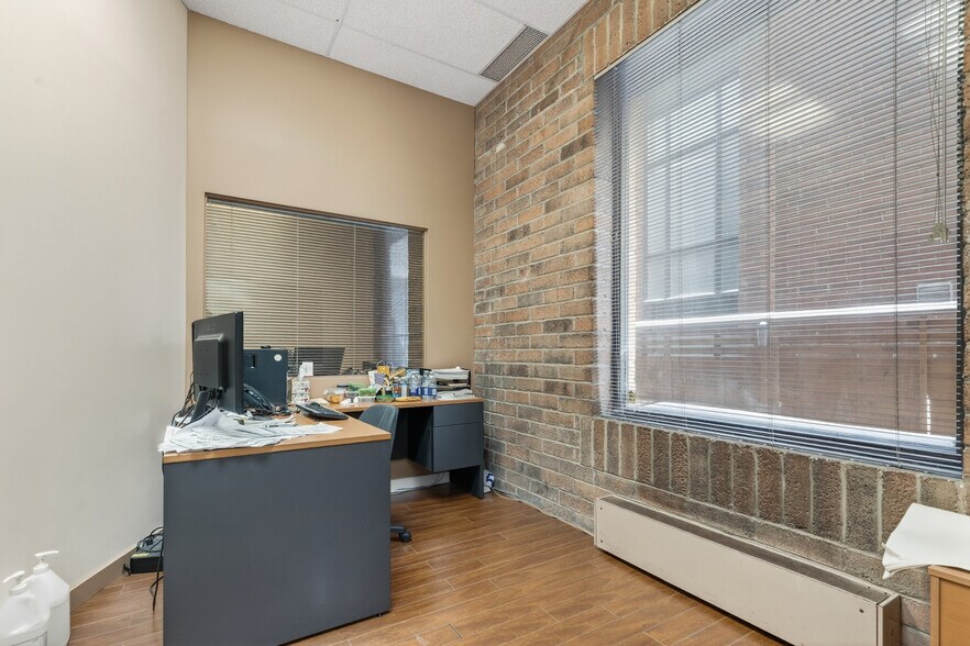 More Photos Of 1558 Rue Viel, Montréal Office For Sale