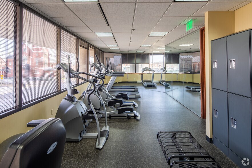 More Photos Of 8000 Maryland Ave, Saint Louis Office For Sale