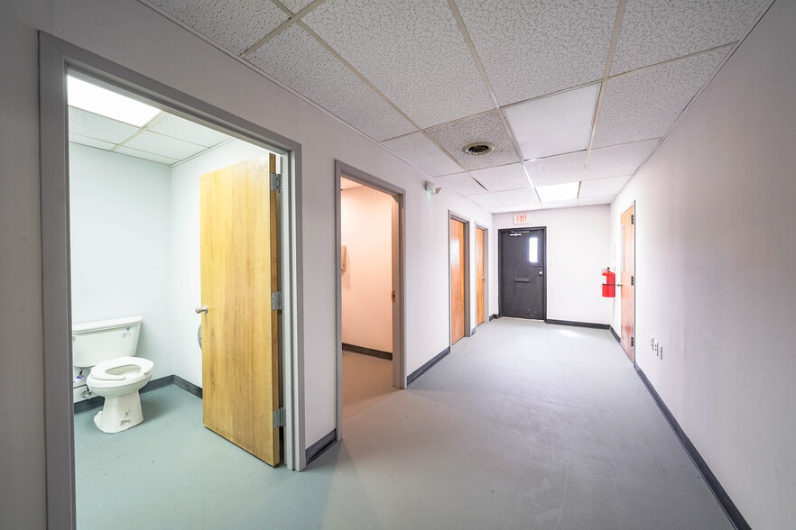 More Photos Of 8023 Malcolm Rd, Clinton Medical For Lease