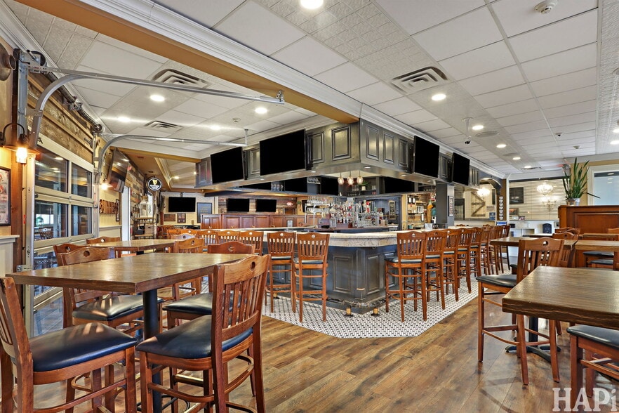 More Photos Of 10 W Grand Ave, Lake Villa Restaurant For Sale