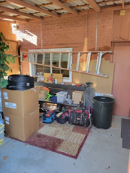 More Photos Of 909 6th St, Clarkston Storefront Retail Office For Lease