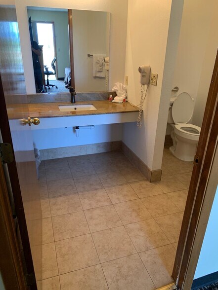 More Photos Of 715 Highway 64 E, Eagle Nest Hotel For Sale