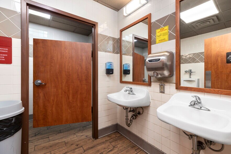 More Photos Of 250 Conicville Rd, Mount Jackson Hotel For Lease