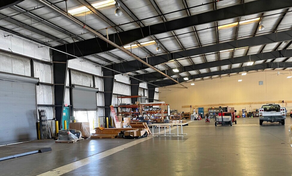 More Photos Of 2915-2983 Carrier Ave, Sanford Manufacturing For Lease
