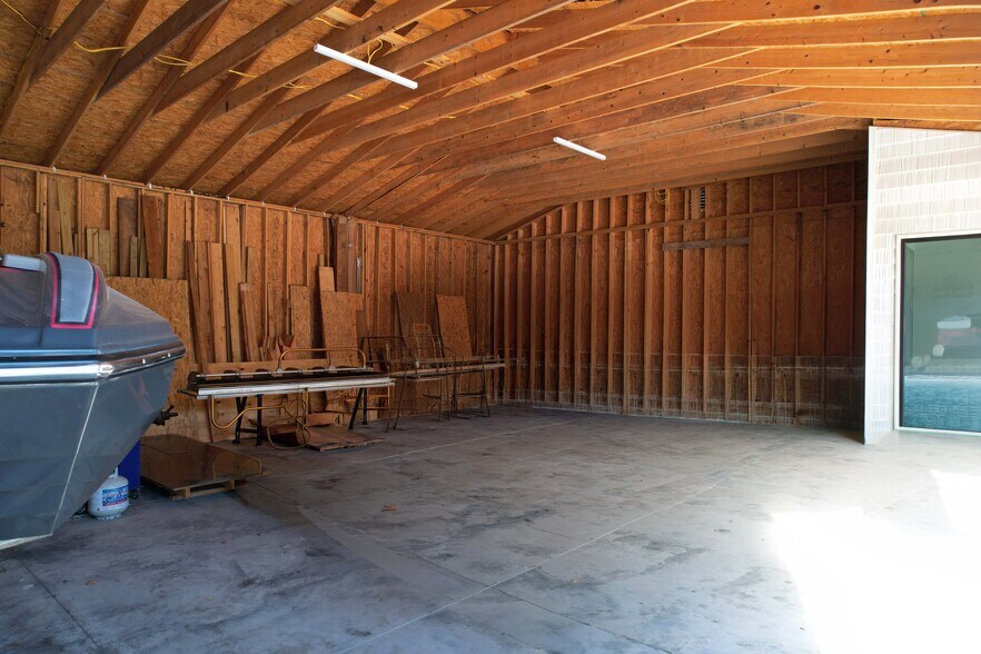 More Photos Of 3019 Augusta Rd, West Columbia Light Distribution For Sale