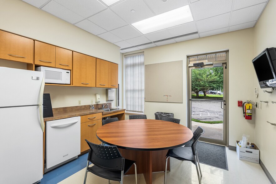 More Photos Of 670 Woodbourne Rd, Langhorne Medical For Sale