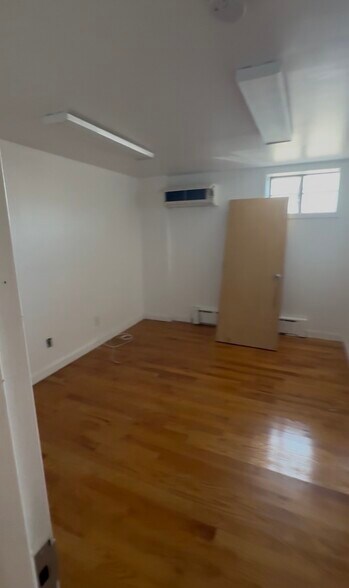 More Photos Of 802-804 Jamaica Ave, Brooklyn Warehouse For Lease